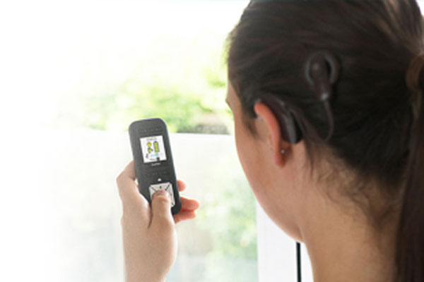 استفاده از ایمپلنت حلزون شنوایی برای درمان کم شنوایی