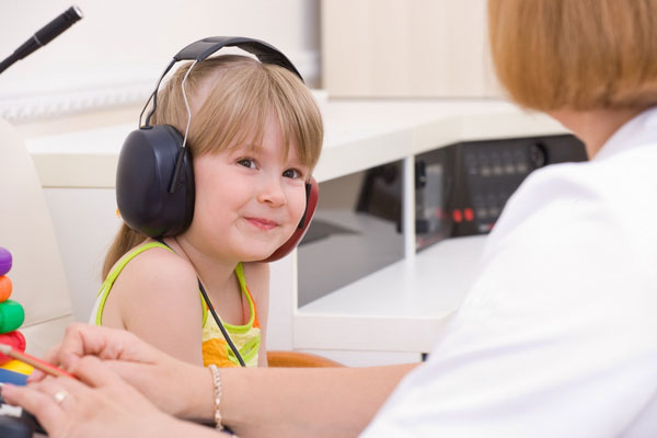 علت کم شنوایی در کودکان