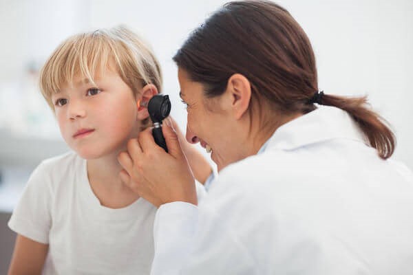 علائم کم شنوایی در کودکان