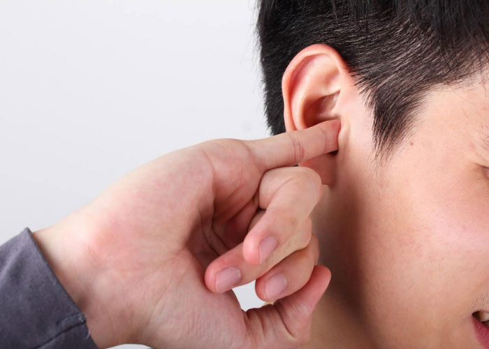 علت گرفتگی گوش و روش درمان آن چیست؟