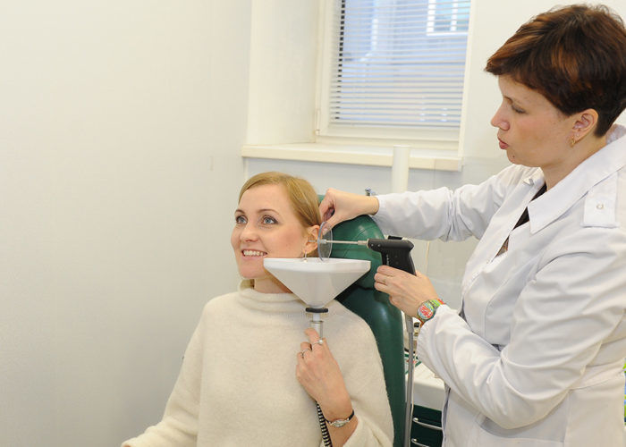 شستشوی گوش چیست و چگونه انجام می‌شود؟